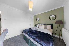 Chatham Bliss with Hot-Tub with a Free Parking